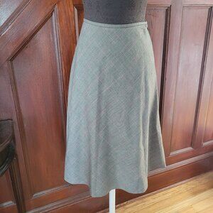 Kate Hill Casual A-Line Wool Skirt Sze 6 Plaid Pattern Mid-Length Black/Gray/Red